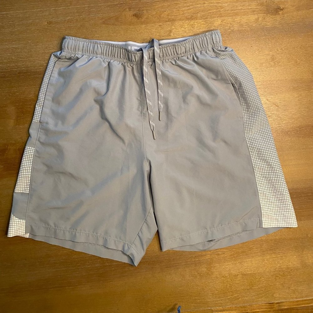 Under Armour Mens Heatgear Gray Shorts Size Large, Loose